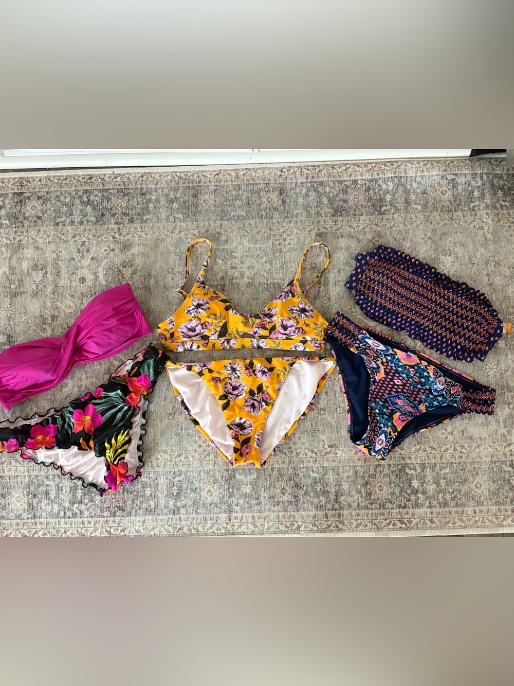 4 Piece Swimwear Bundle Size Medium Mossimo Bandeau Bikini Tops & Bottoms